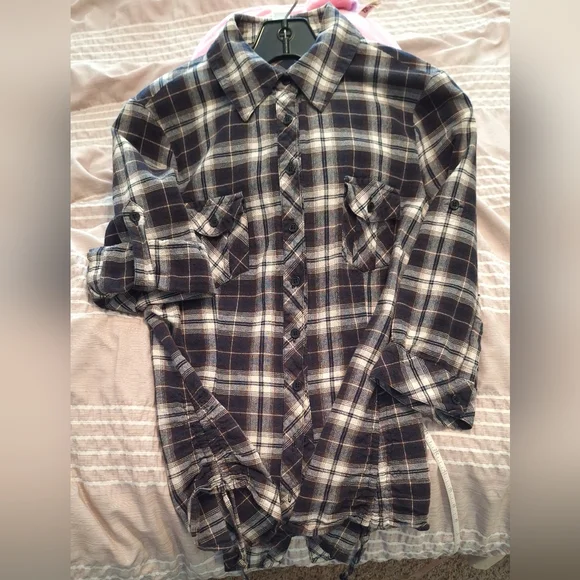 Charlotte Russe Plaid, Buttoned Top, ¾ Sleeve - Picture 3 of 10